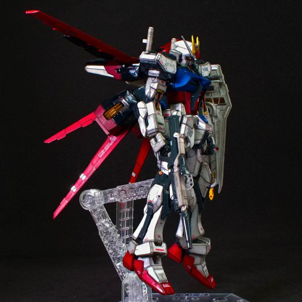 RGエールストライクガンダム全身右前から写真