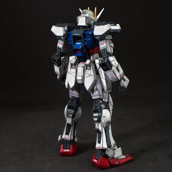 RGエールストライクガンダム（エールストライカーなし）後ろから写真