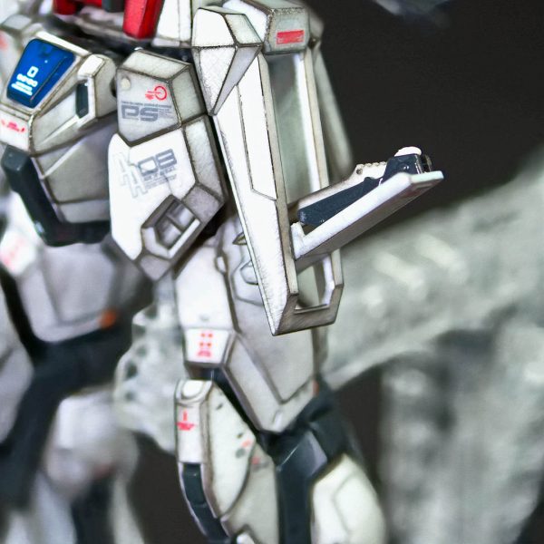 RGエールストライクガンダム腰部フォルダー展開写真