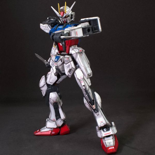 RGエールストライクノーマルバージョンアーマー・シュナイダー構え写真