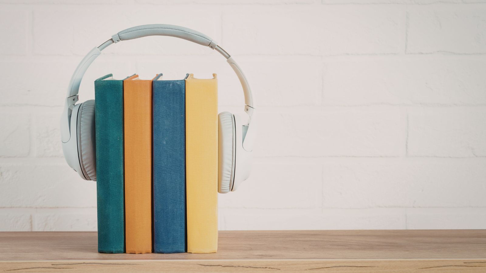 「ガンプラ×オーディブルで効率化!制作時間を"二毛作"にする最強の組み合わせ」を連想させる写真